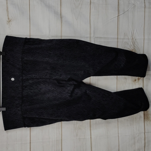 Livi Active Plus Size Cropped Leggings High Rise Wide Waist Black & Grey Design - Picture 9 of 11